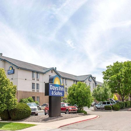 Days Inn & Suites By Wyndham Denver International Airport Екстер'єр фото