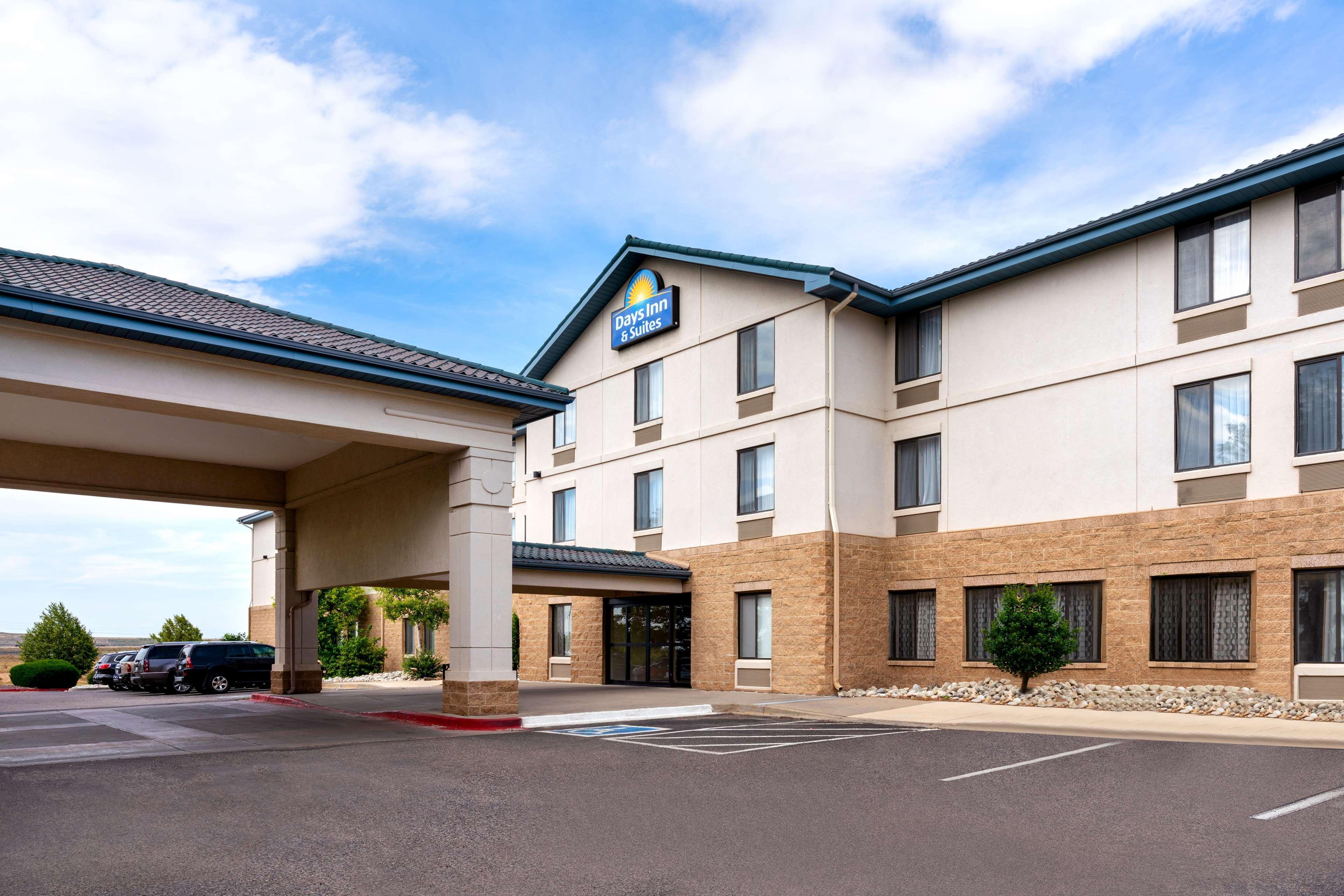 Days Inn & Suites By Wyndham Denver International Airport Екстер'єр фото
