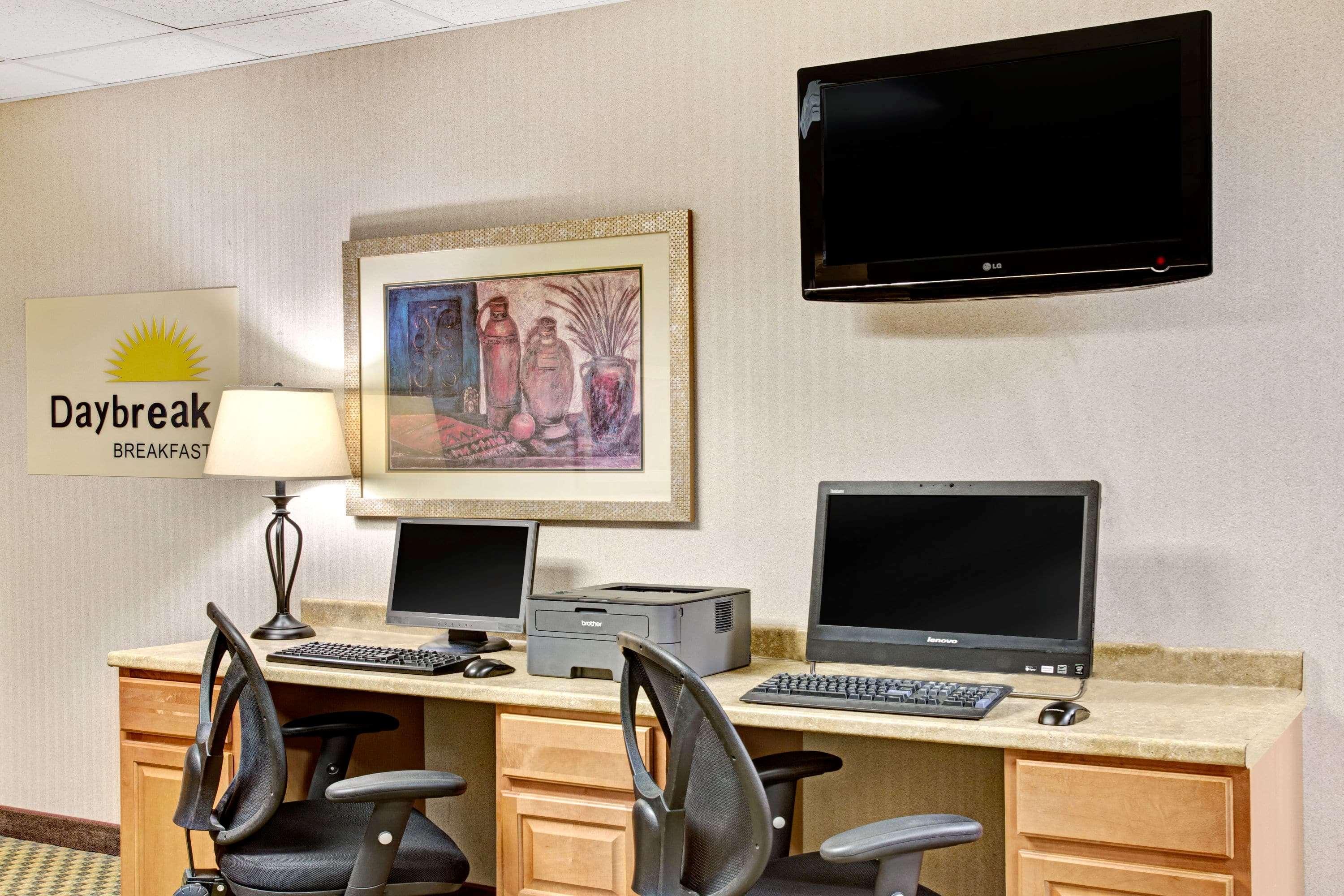 Days Inn & Suites By Wyndham Denver International Airport Екстер'єр фото
