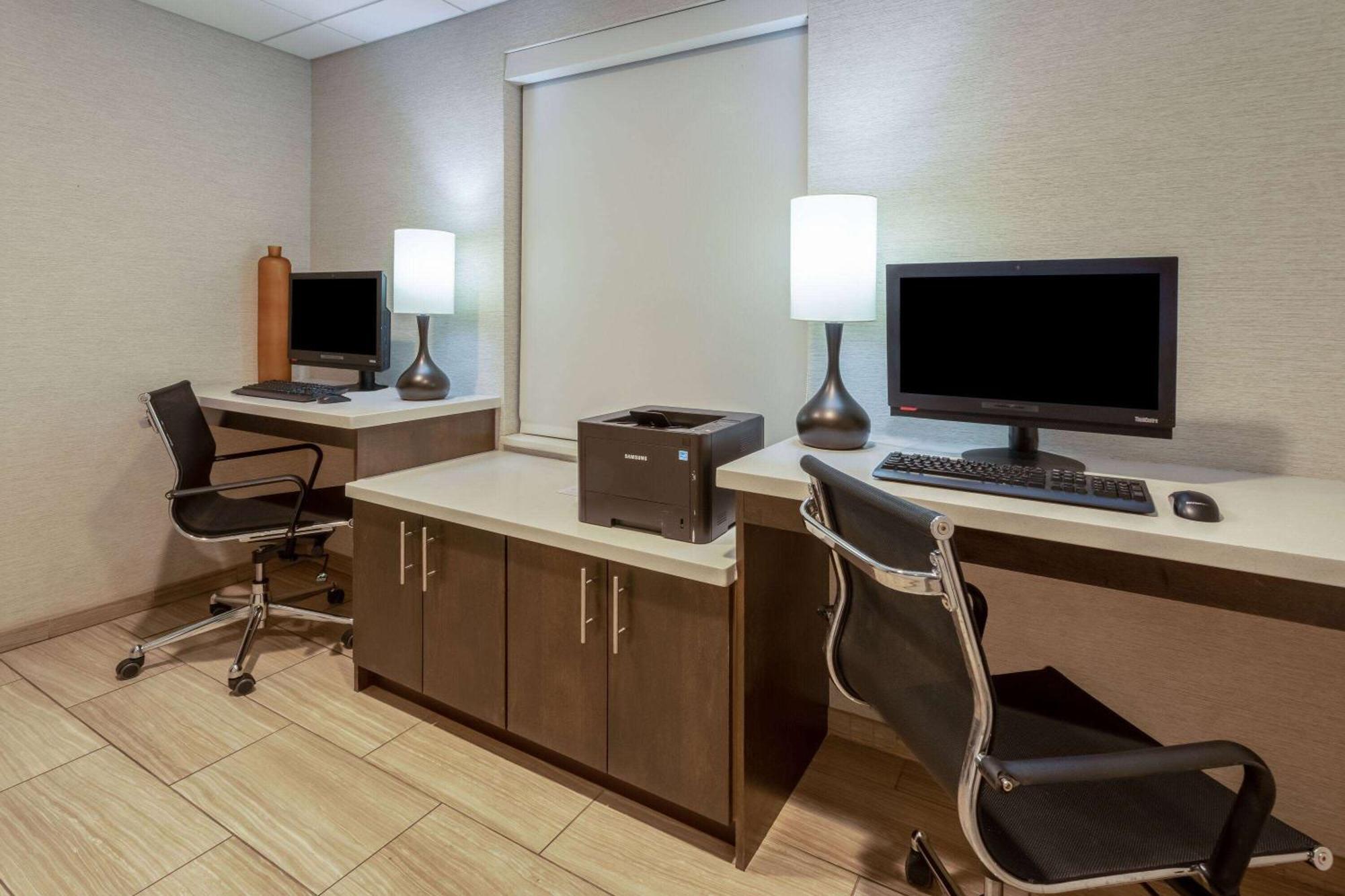 Days Inn & Suites By Wyndham Denver International Airport Екстер'єр фото