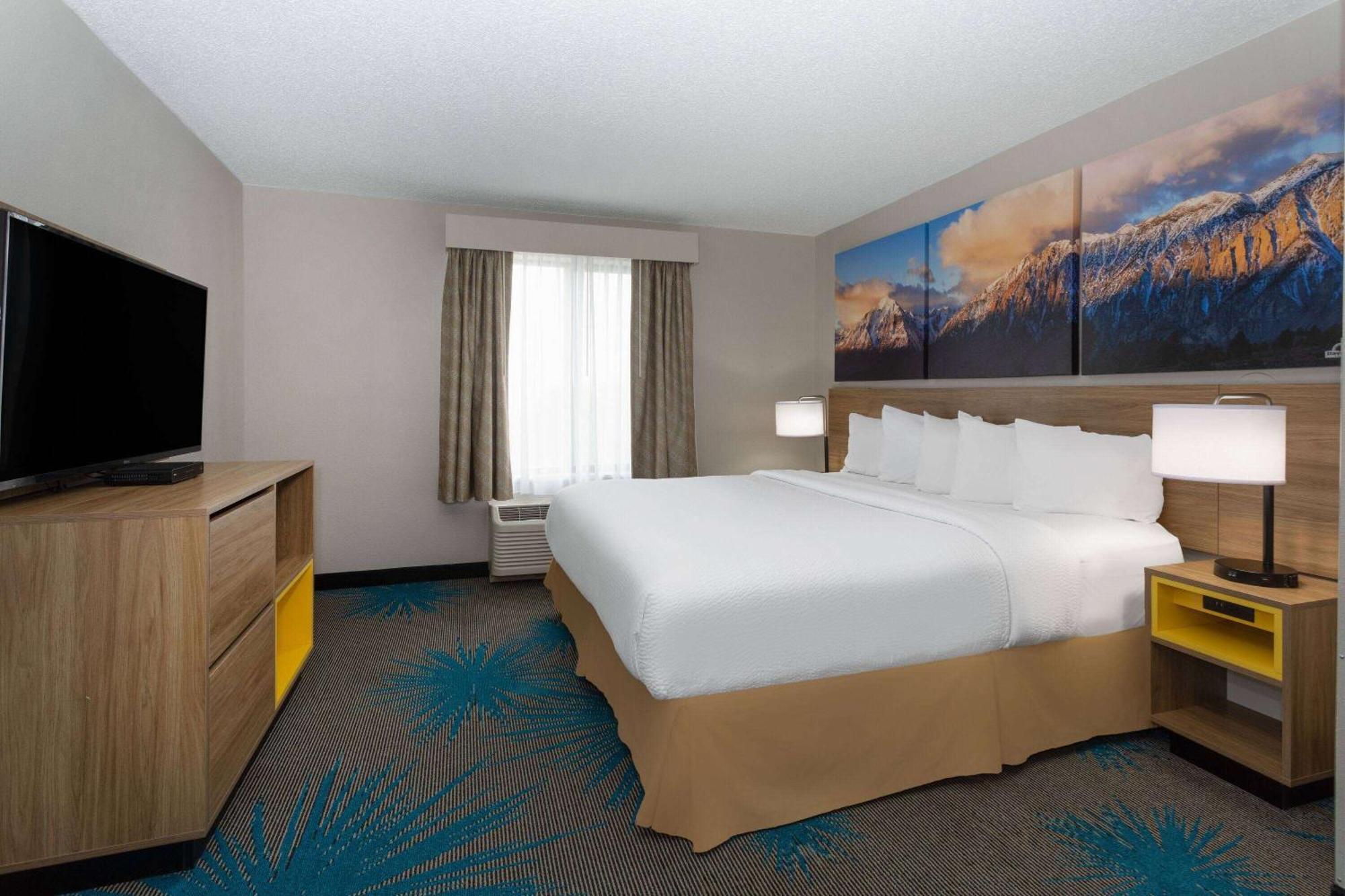 Days Inn & Suites By Wyndham Denver International Airport Екстер'єр фото