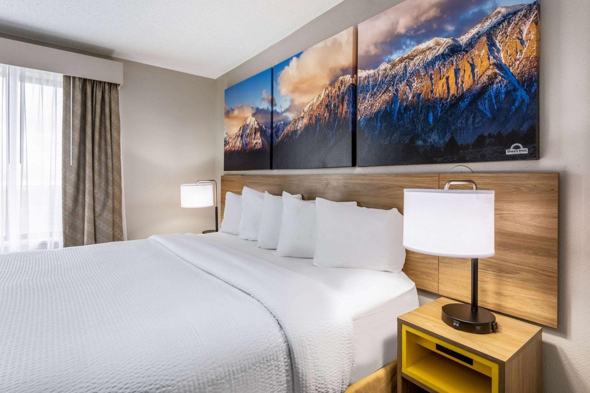 Days Inn & Suites By Wyndham Denver International Airport Екстер'єр фото