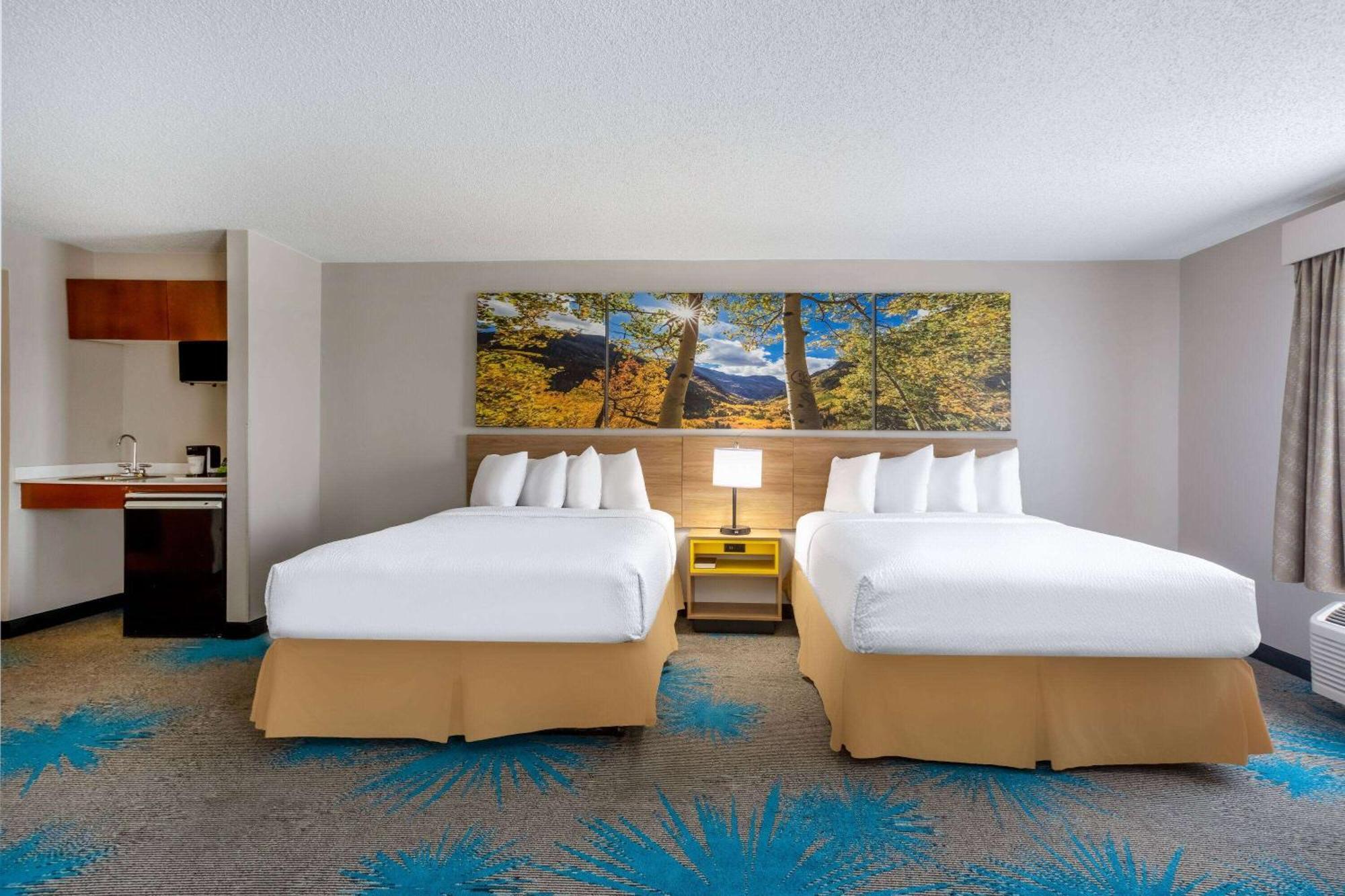 Days Inn & Suites By Wyndham Denver International Airport Екстер'єр фото
