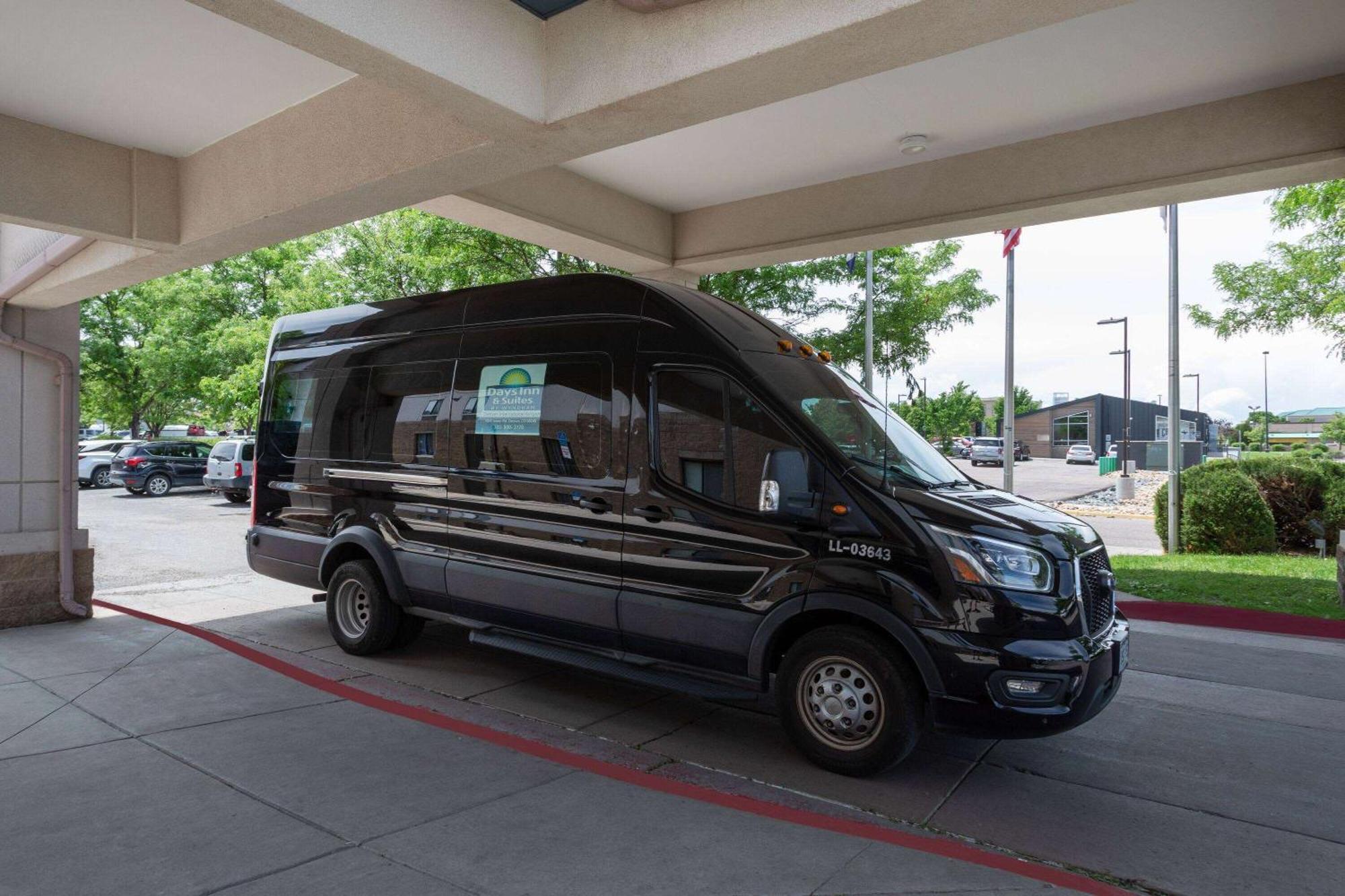 Days Inn & Suites By Wyndham Denver International Airport Екстер'єр фото