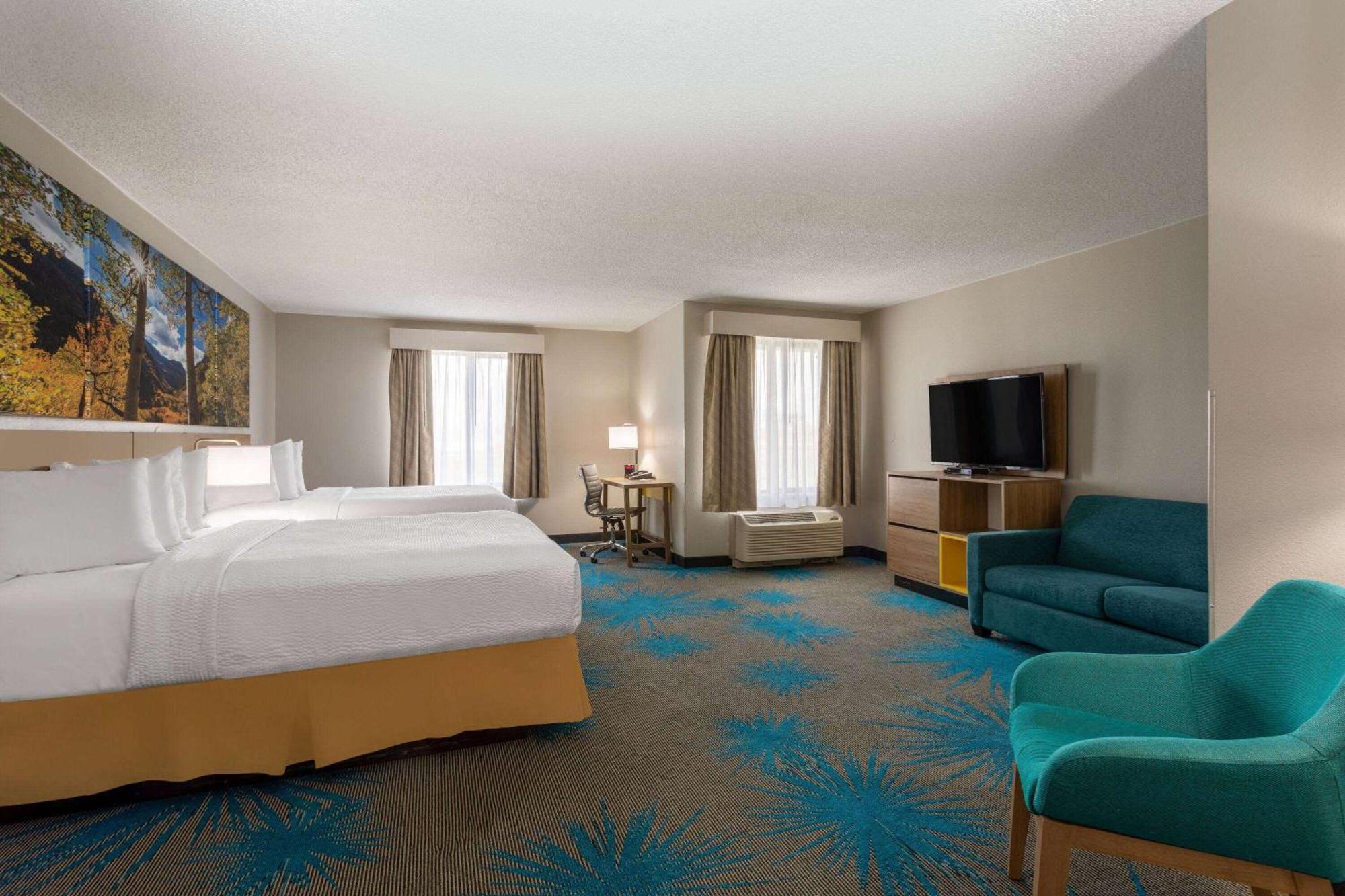 Days Inn & Suites By Wyndham Denver International Airport Екстер'єр фото