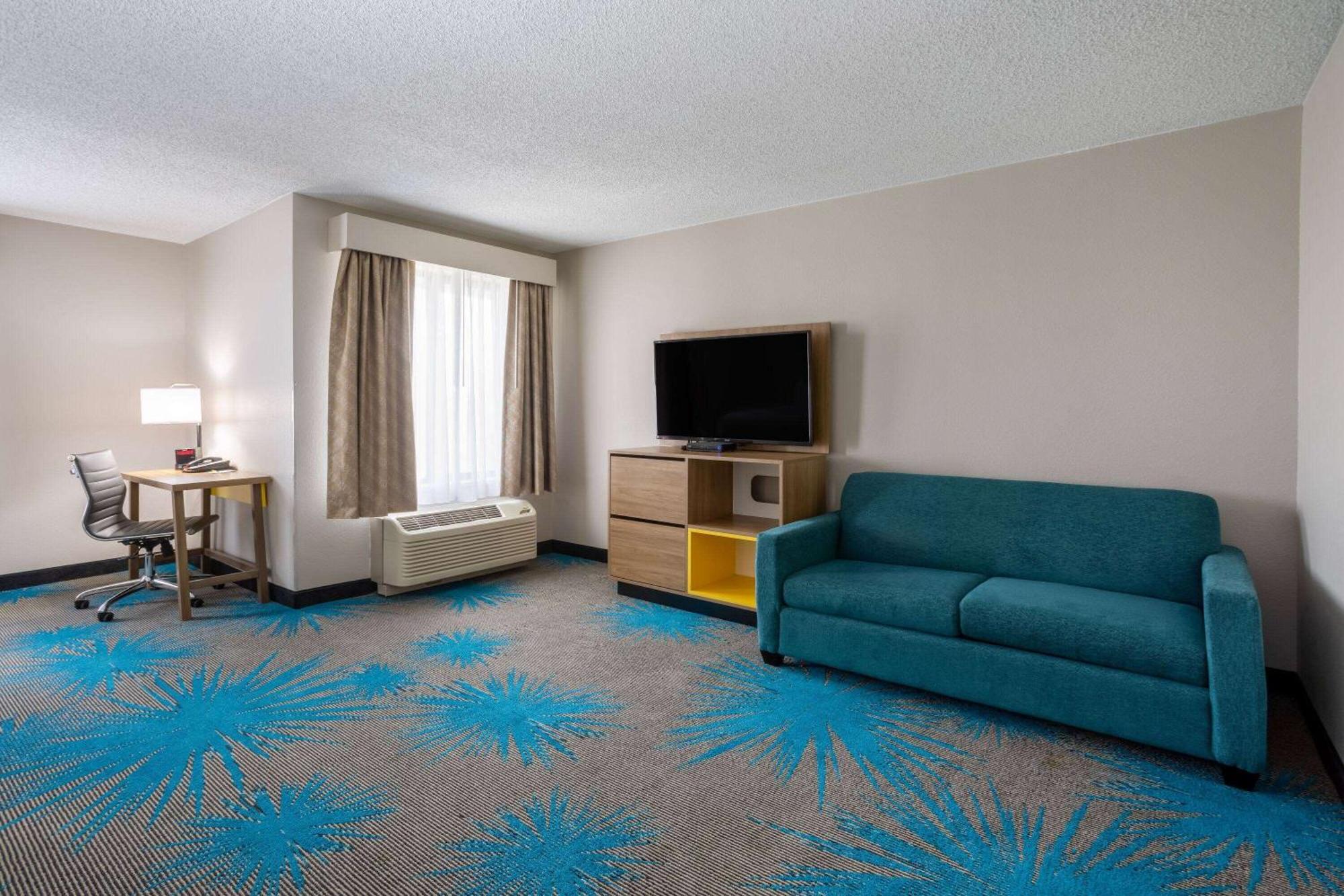 Days Inn & Suites By Wyndham Denver International Airport Екстер'єр фото