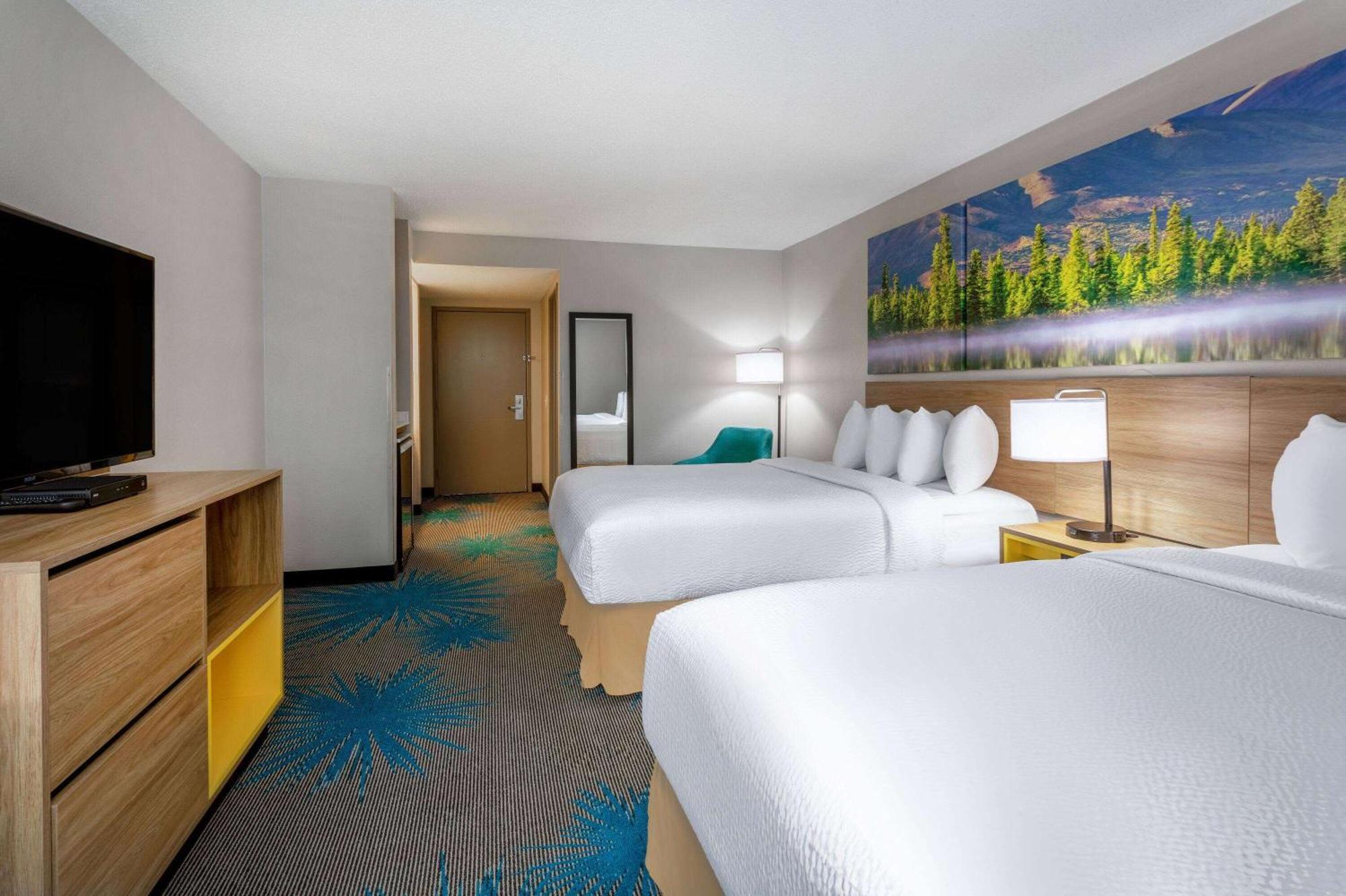 Days Inn & Suites By Wyndham Denver International Airport Екстер'єр фото