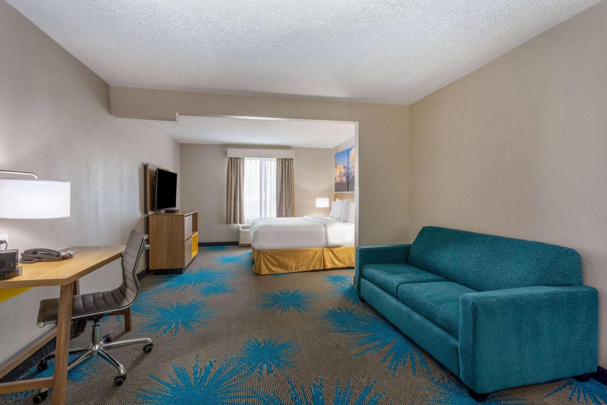 Days Inn & Suites By Wyndham Denver International Airport Екстер'єр фото