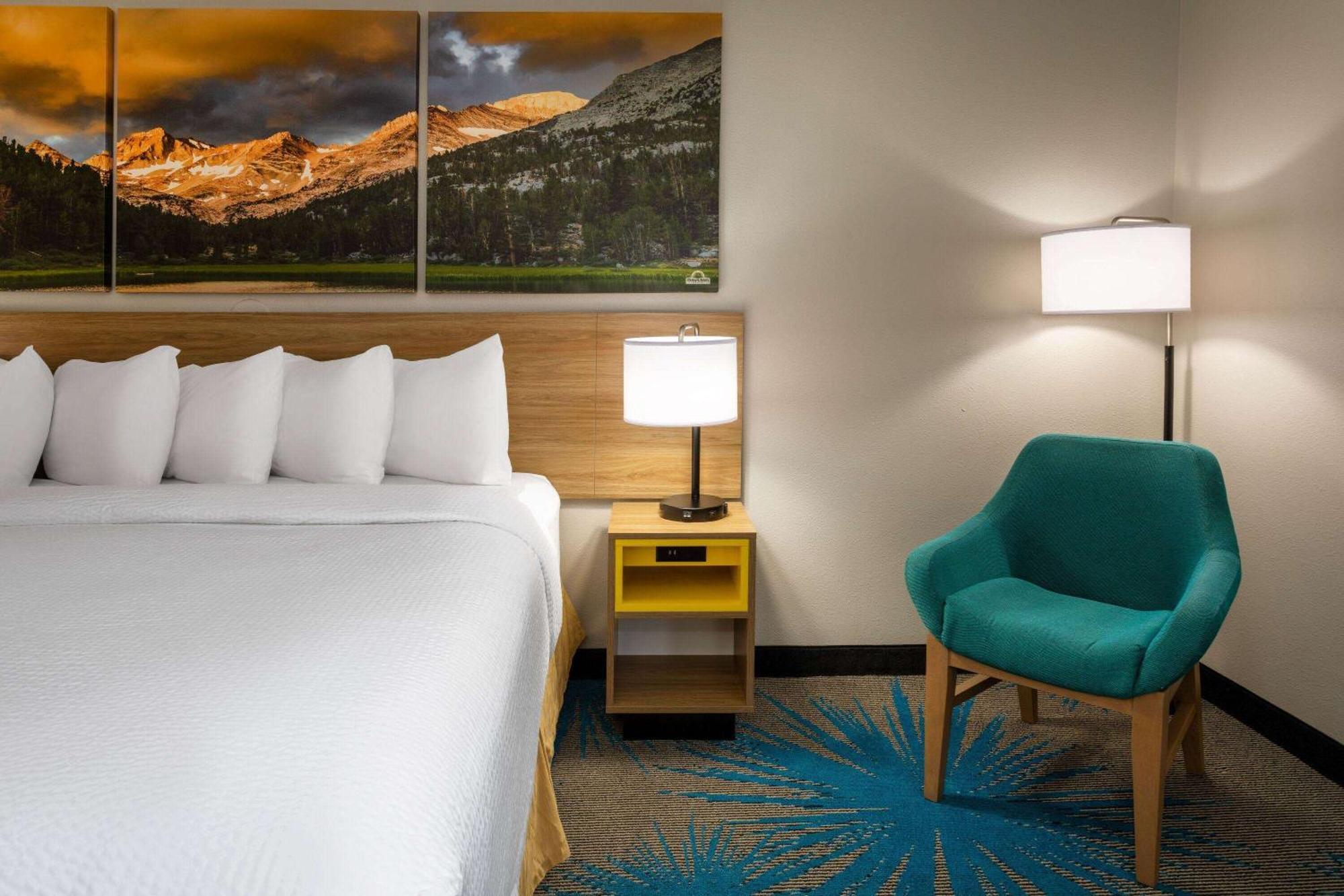 Days Inn & Suites By Wyndham Denver International Airport Екстер'єр фото