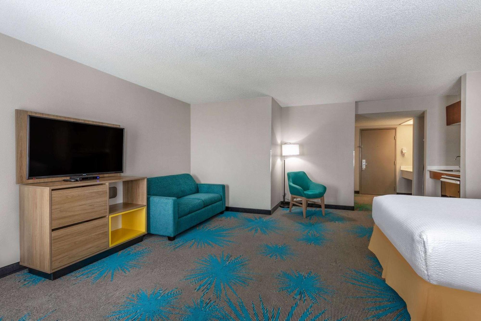 Days Inn & Suites By Wyndham Denver International Airport Екстер'єр фото