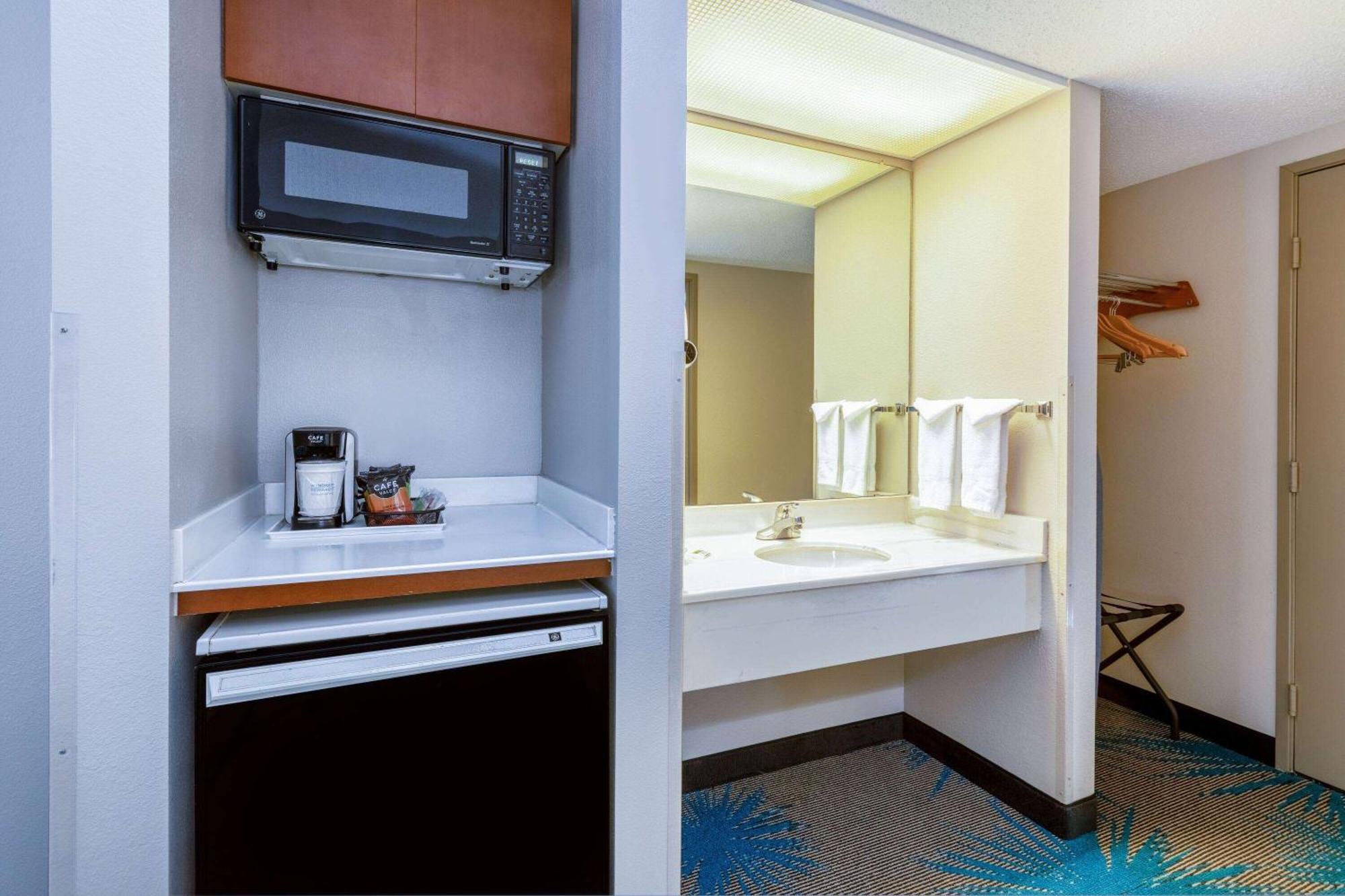 Days Inn & Suites By Wyndham Denver International Airport Екстер'єр фото