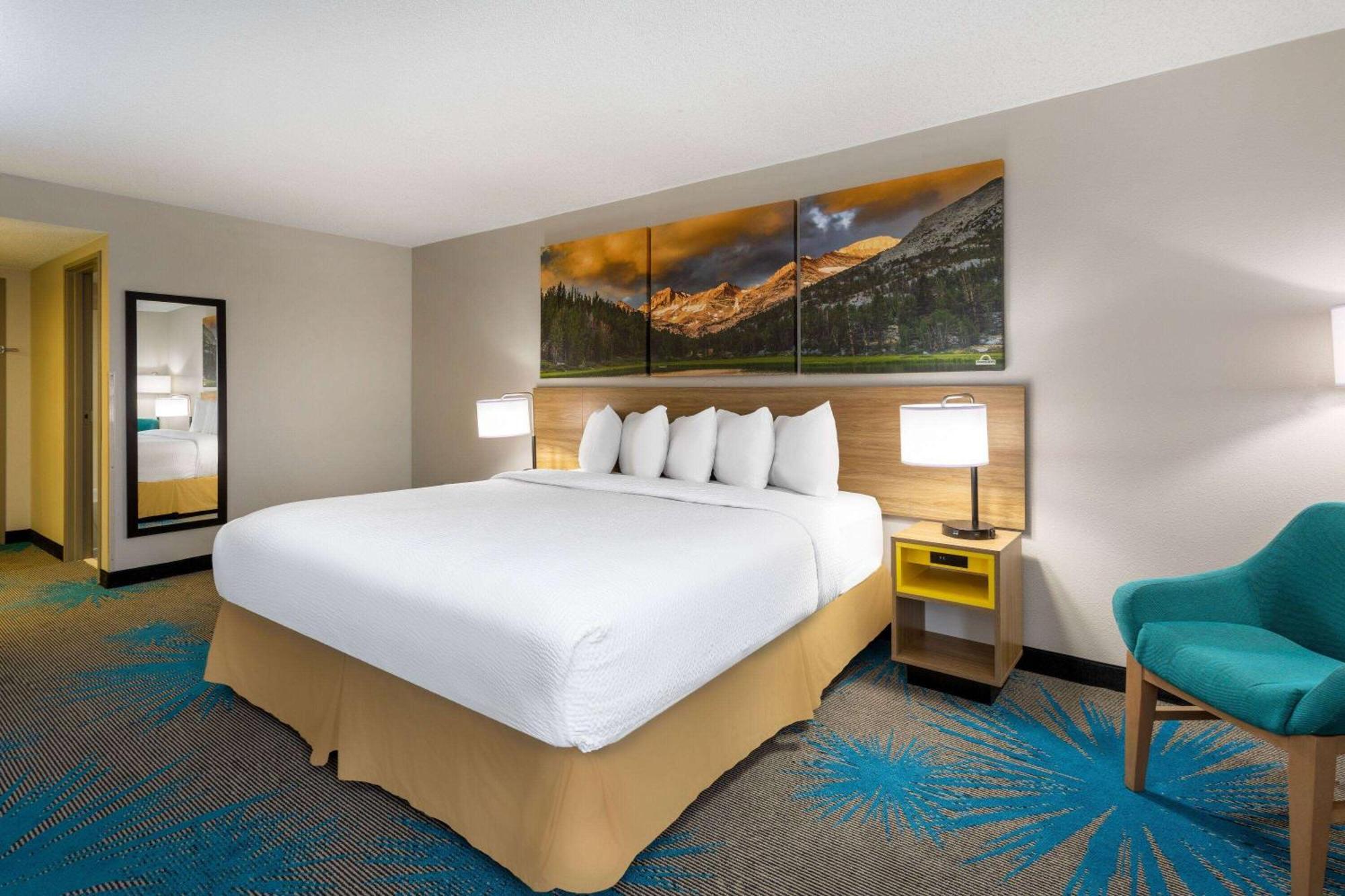 Days Inn & Suites By Wyndham Denver International Airport Екстер'єр фото