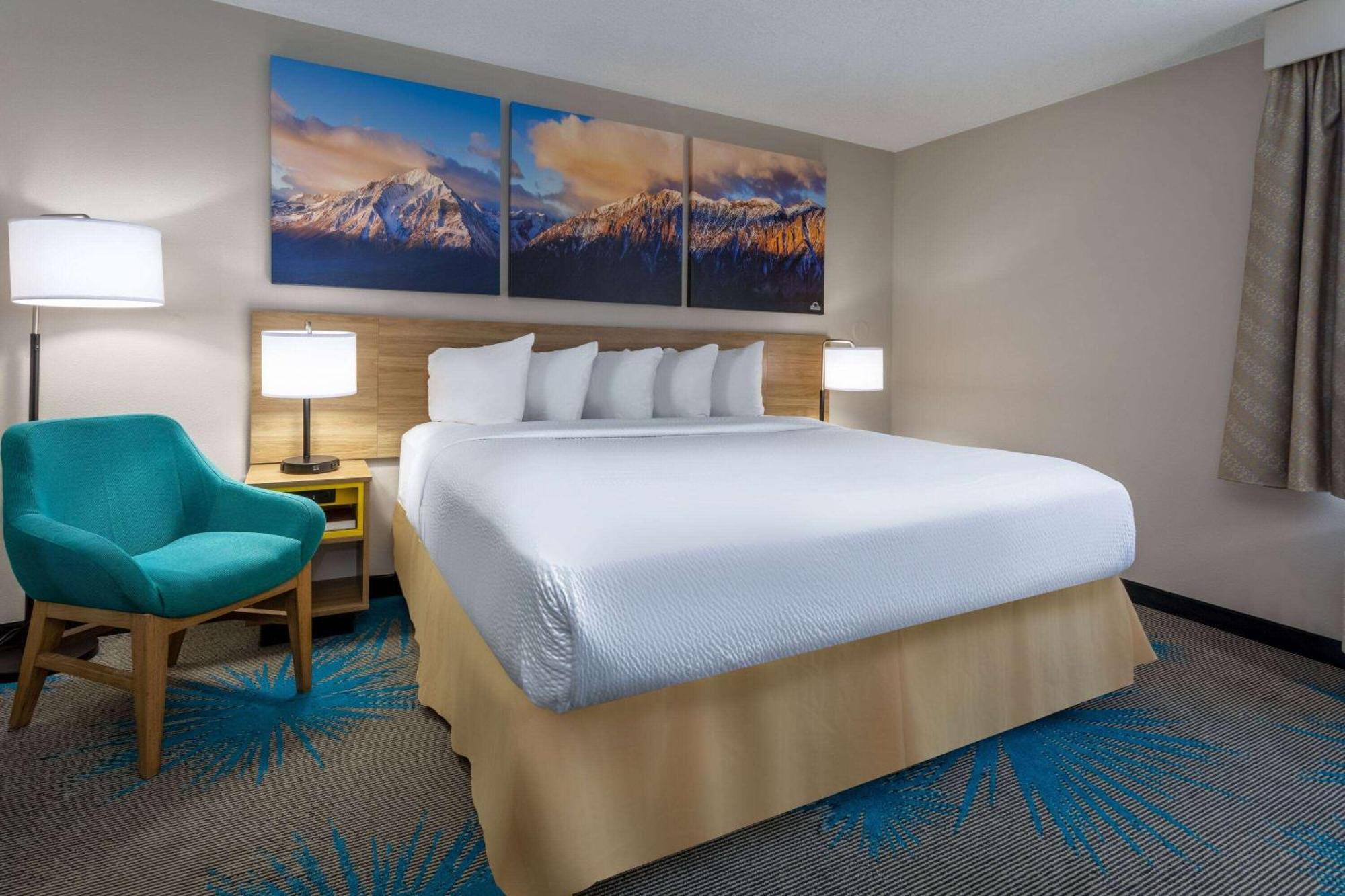 Days Inn & Suites By Wyndham Denver International Airport Екстер'єр фото