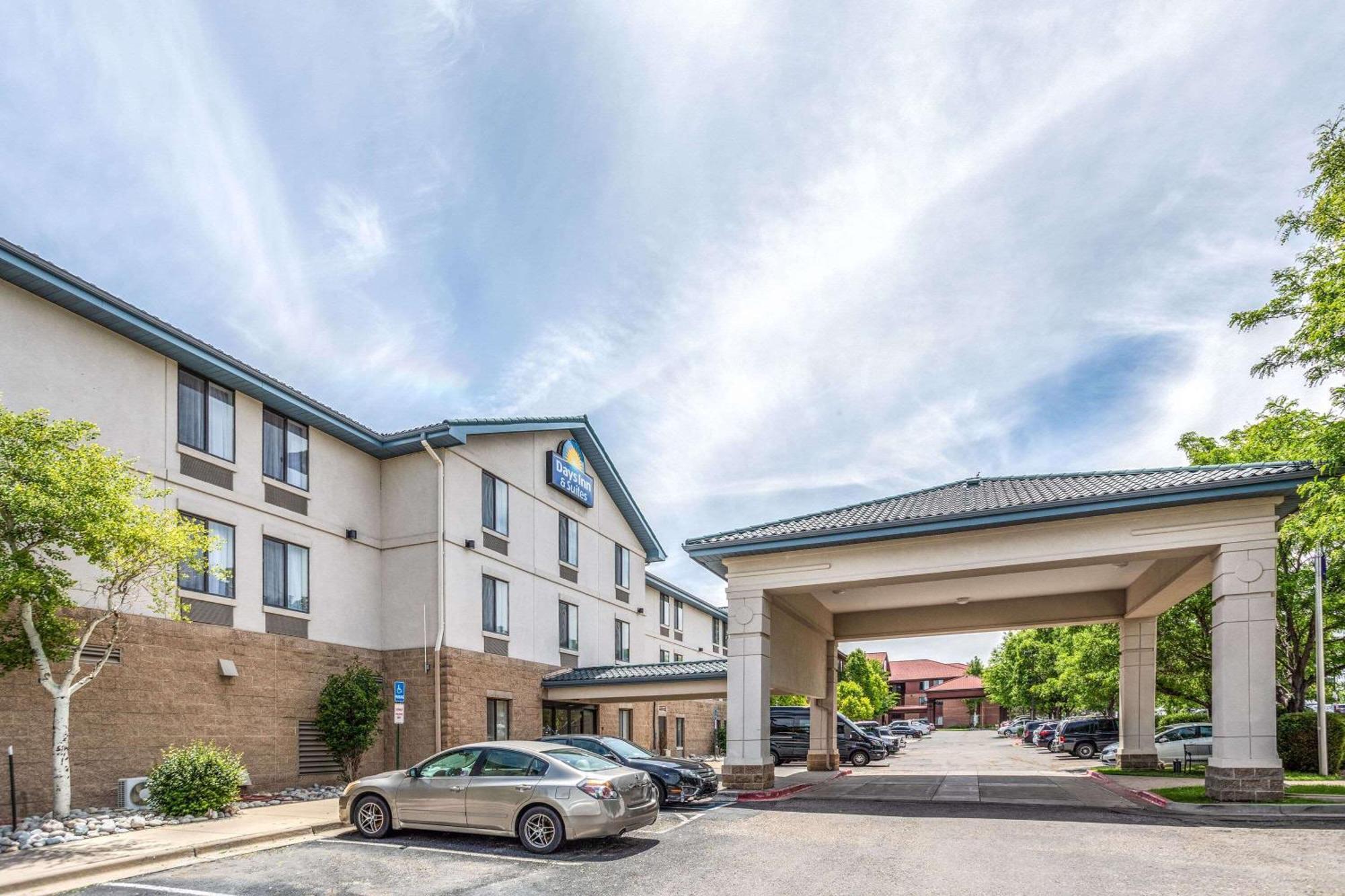 Days Inn & Suites By Wyndham Denver International Airport Екстер'єр фото