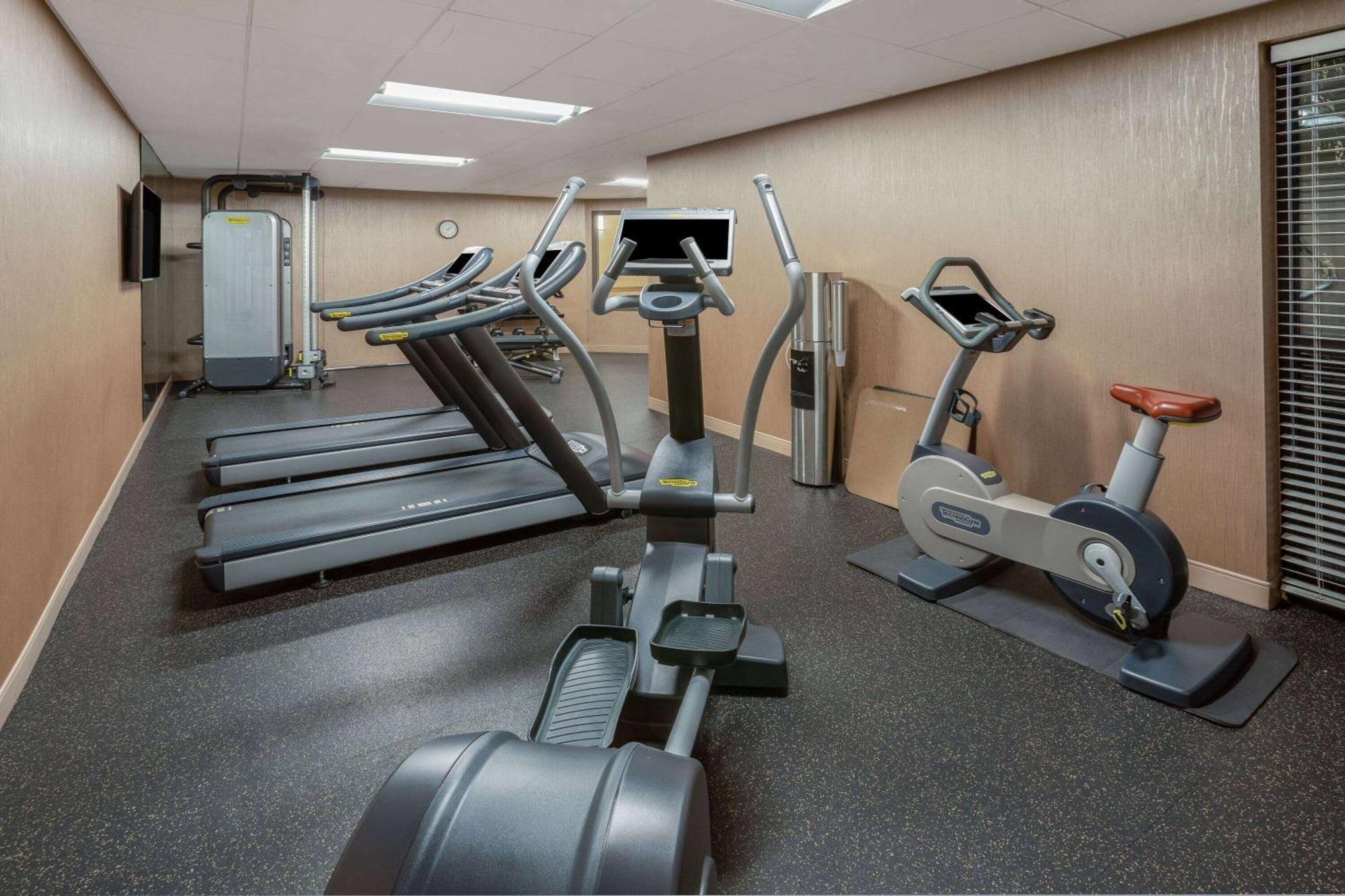 Days Inn & Suites By Wyndham Denver International Airport Екстер'єр фото