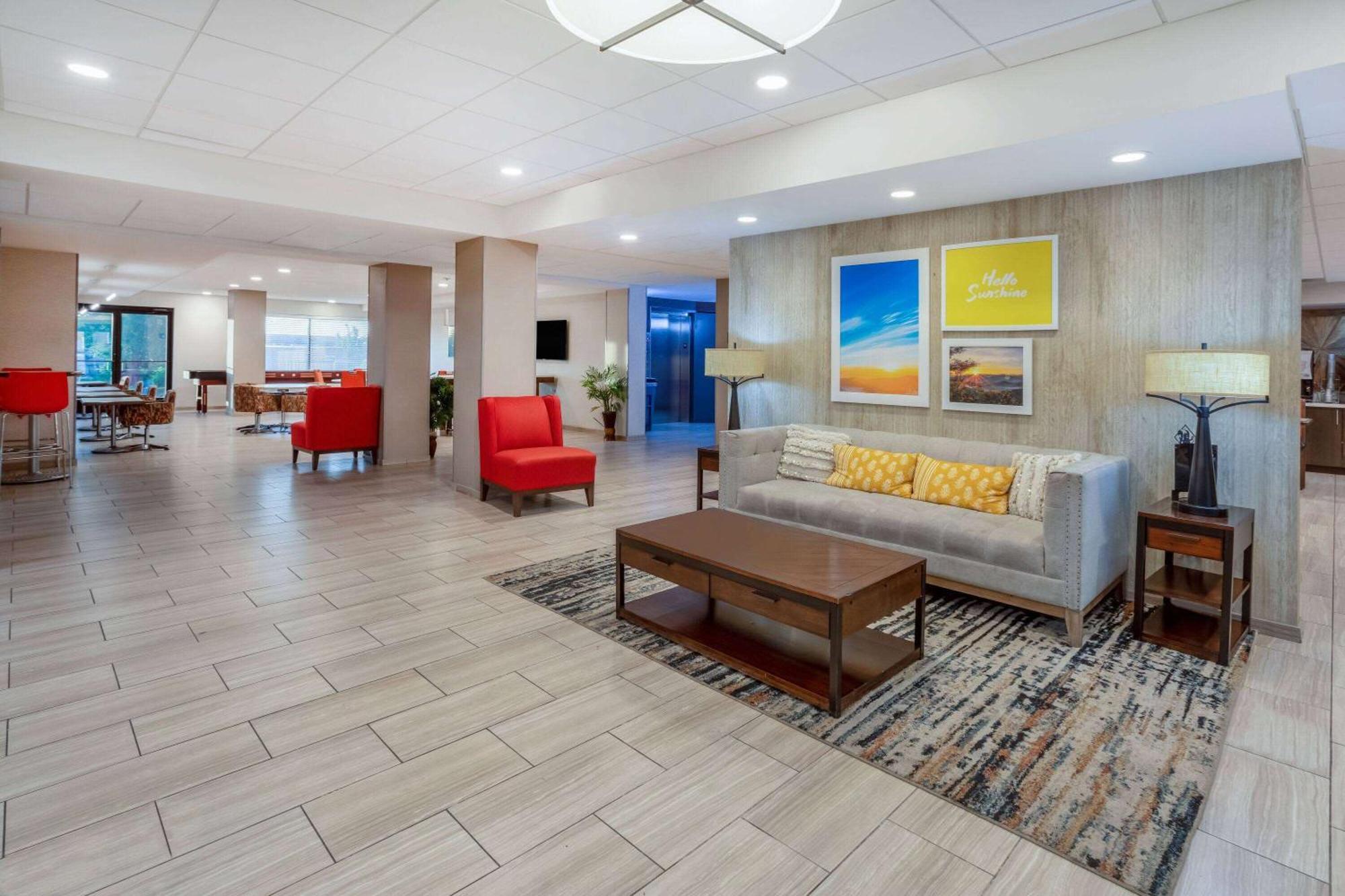 Days Inn & Suites By Wyndham Denver International Airport Екстер'єр фото