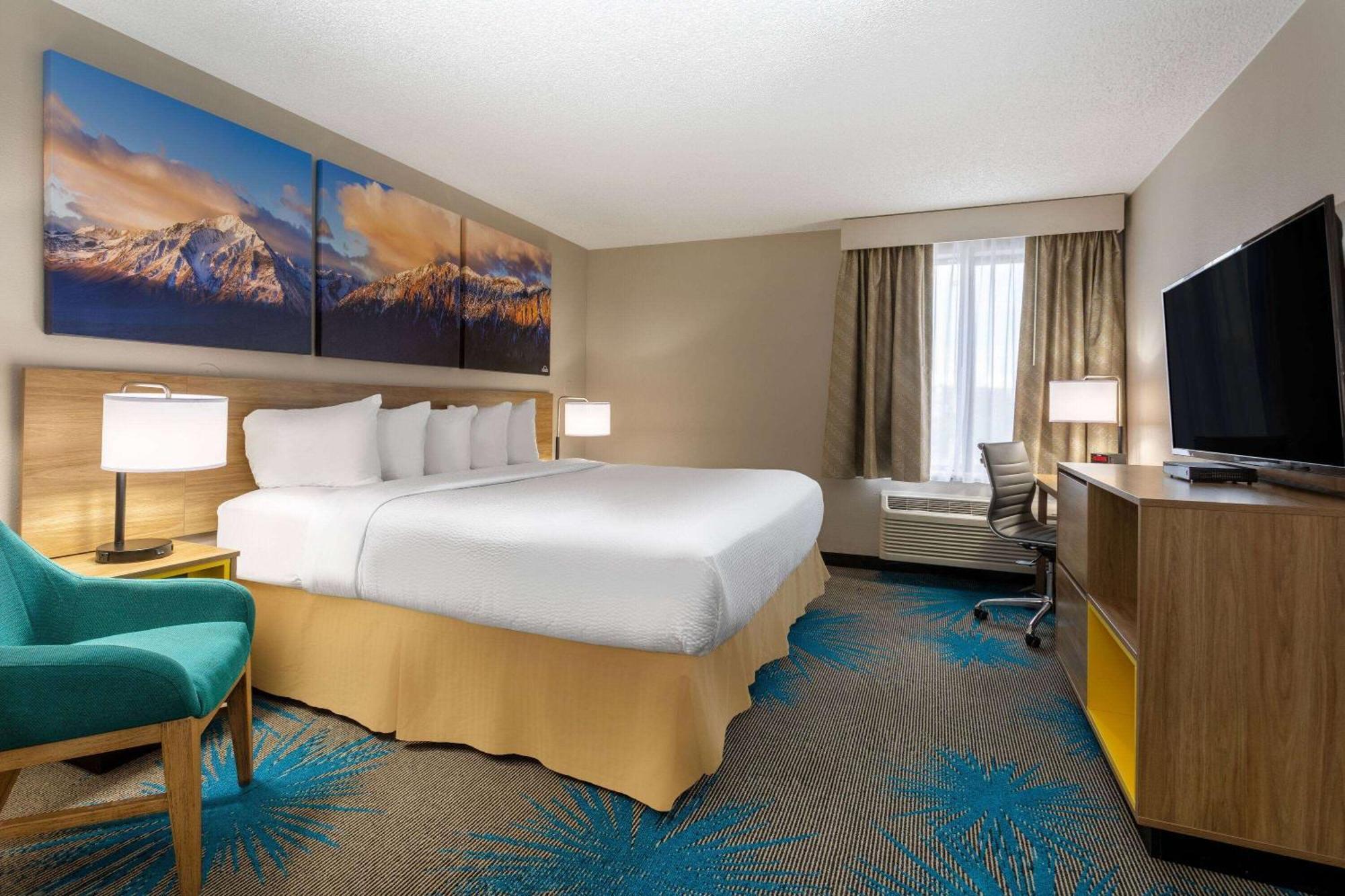 Days Inn & Suites By Wyndham Denver International Airport Екстер'єр фото