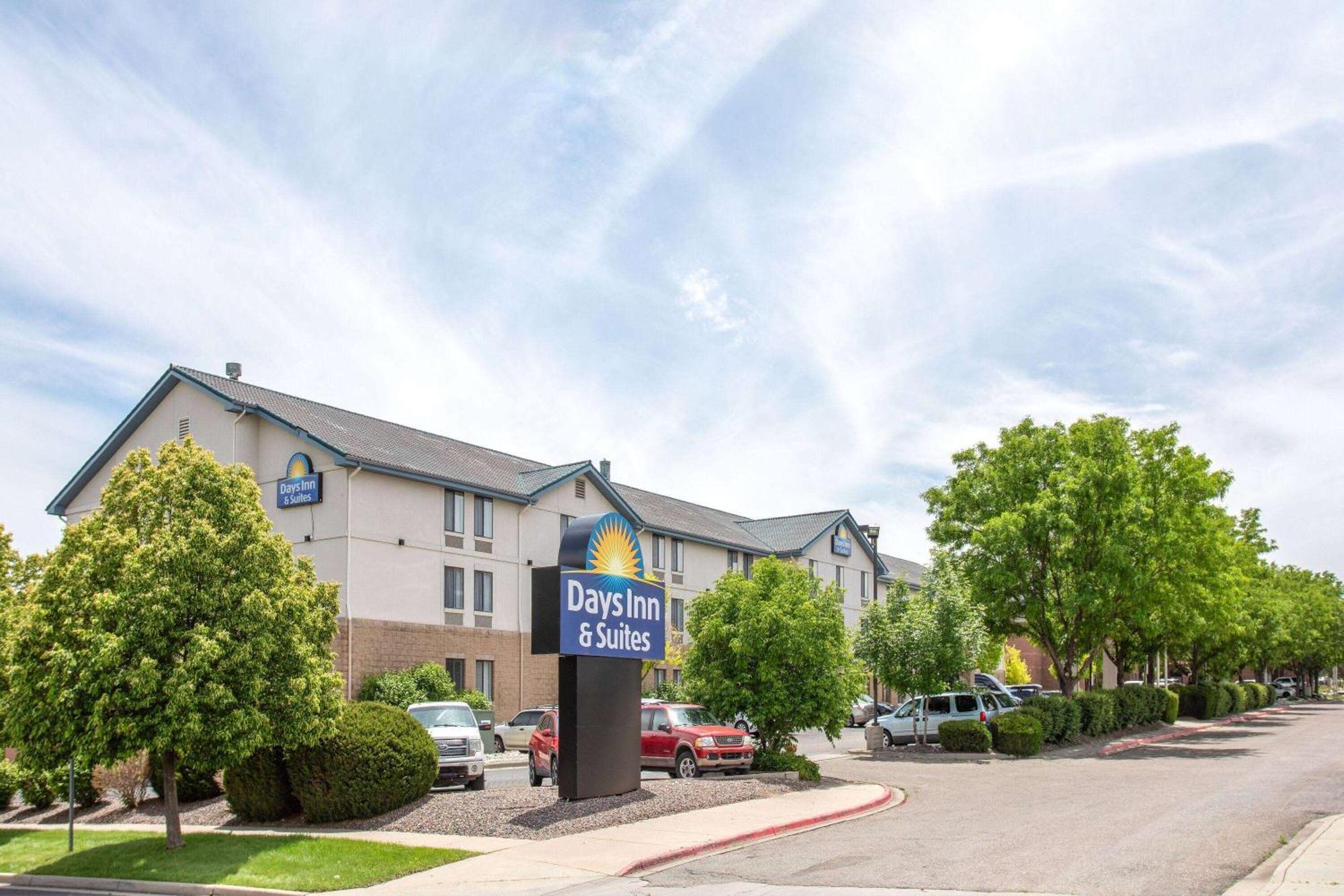 Days Inn & Suites By Wyndham Denver International Airport Екстер'єр фото