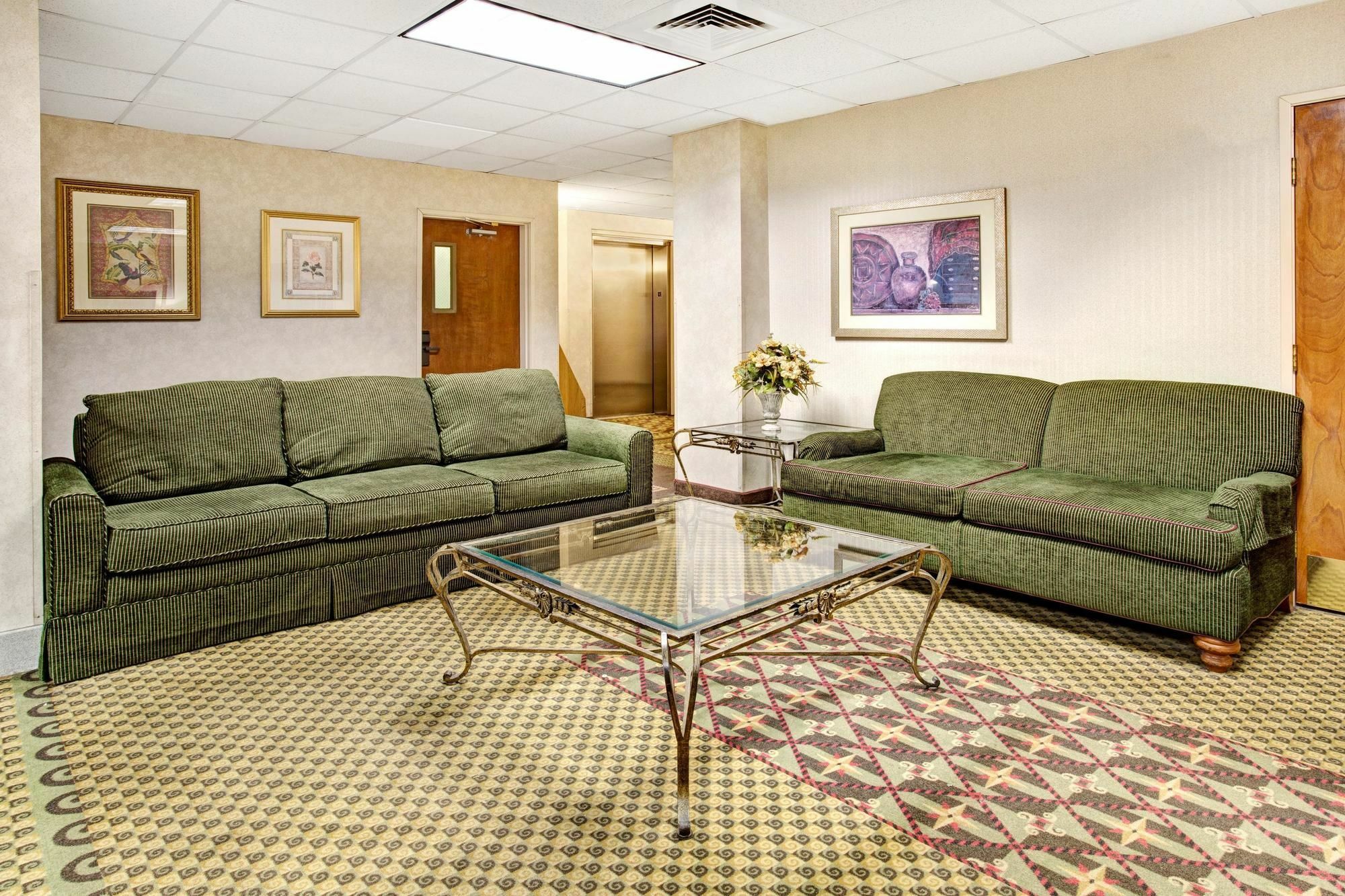 Days Inn & Suites By Wyndham Denver International Airport Екстер'єр фото