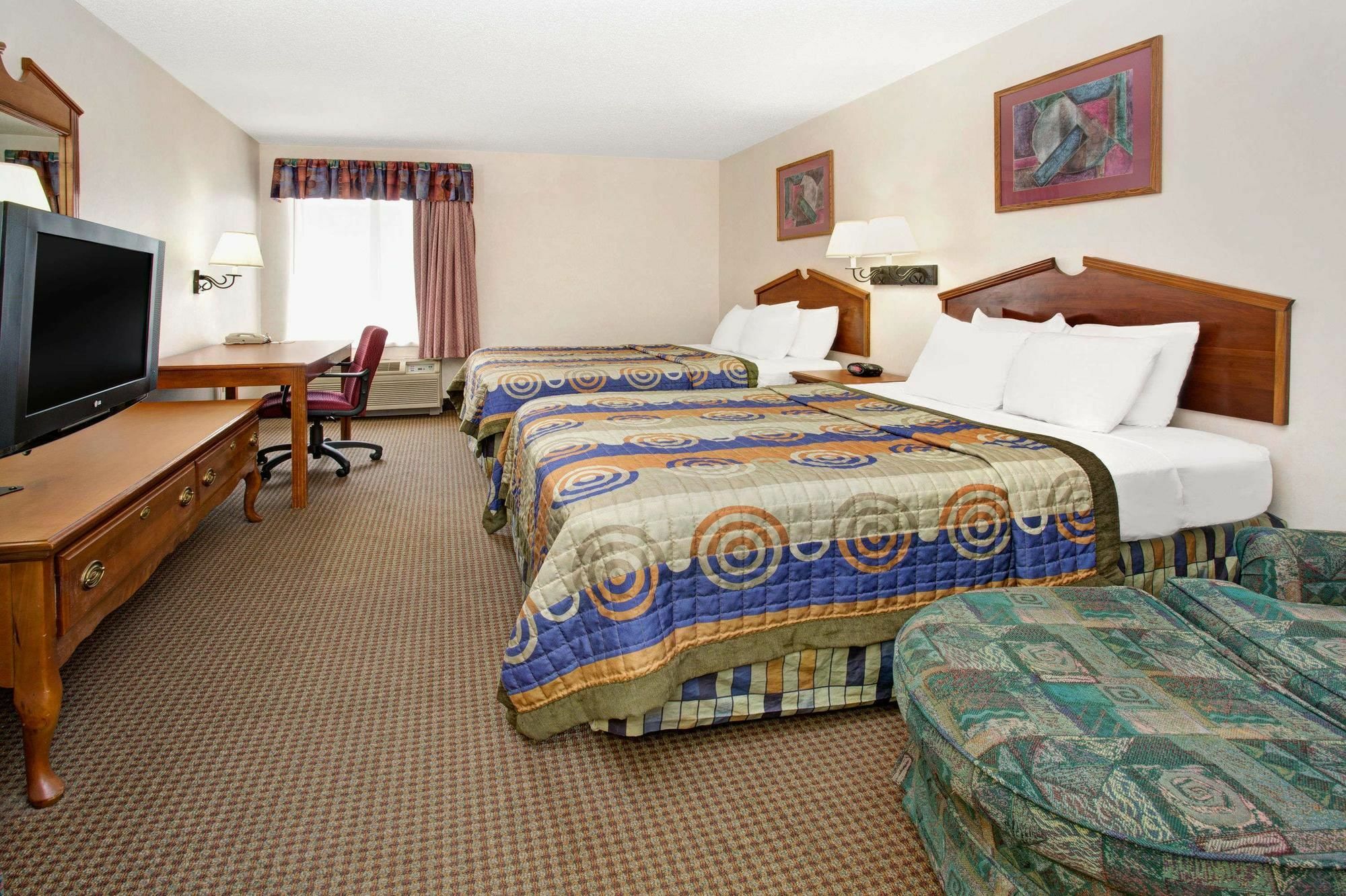 Days Inn & Suites By Wyndham Denver International Airport Екстер'єр фото