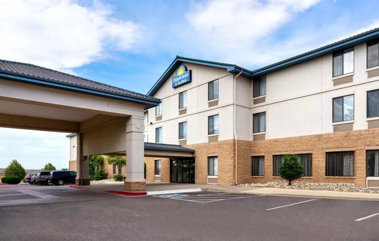Days Inn & Suites By Wyndham Denver International Airport Екстер'єр фото
